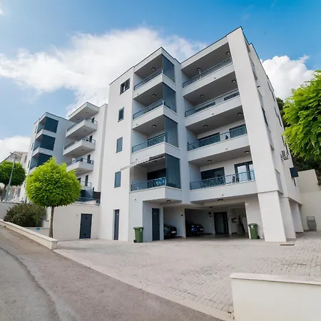 Blue Lagoon Sea View * Макарска