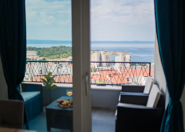 Blue Lagoon Sea View Макарска