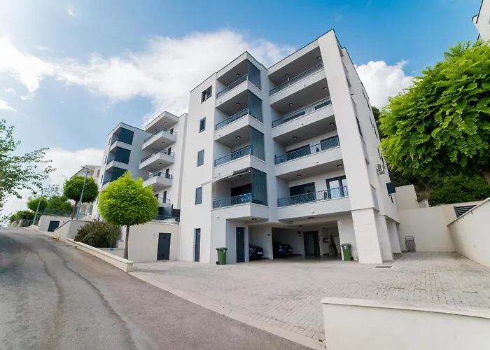 Blue Lagoon Sea View * Макарска