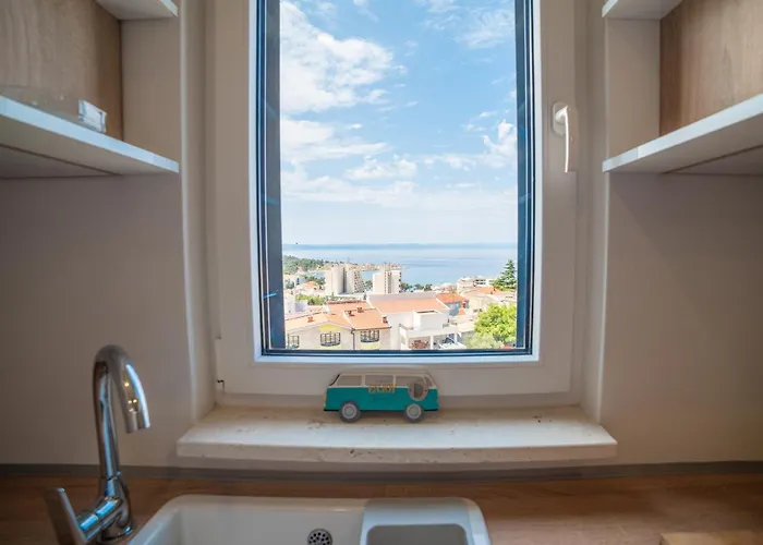 Blue Lagoon Sea View * Макарска