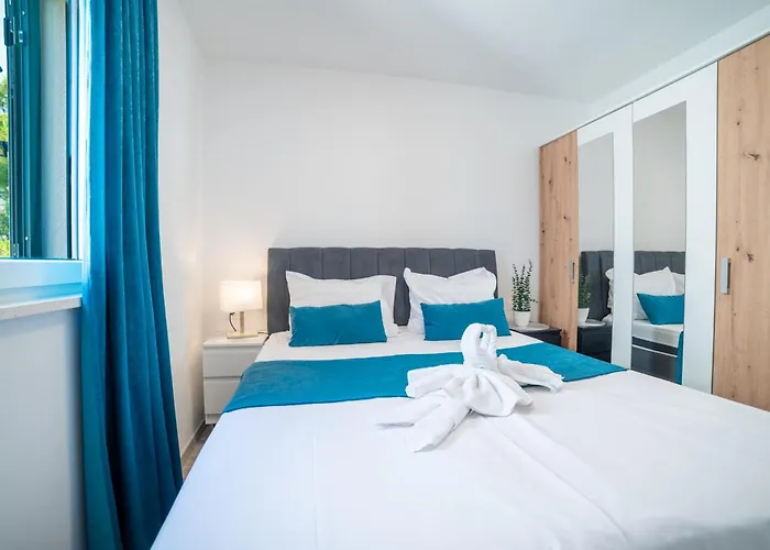 Апартаменты Blue Lagoon Sea View Макарска