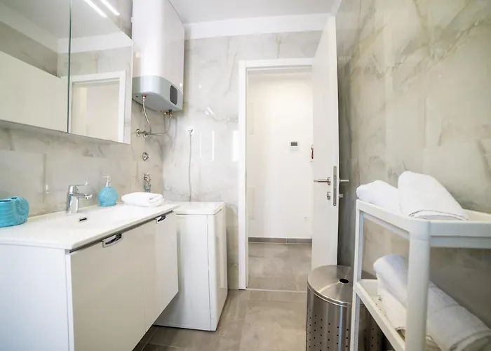 Blue Lagoon Sea View Апартаменты *