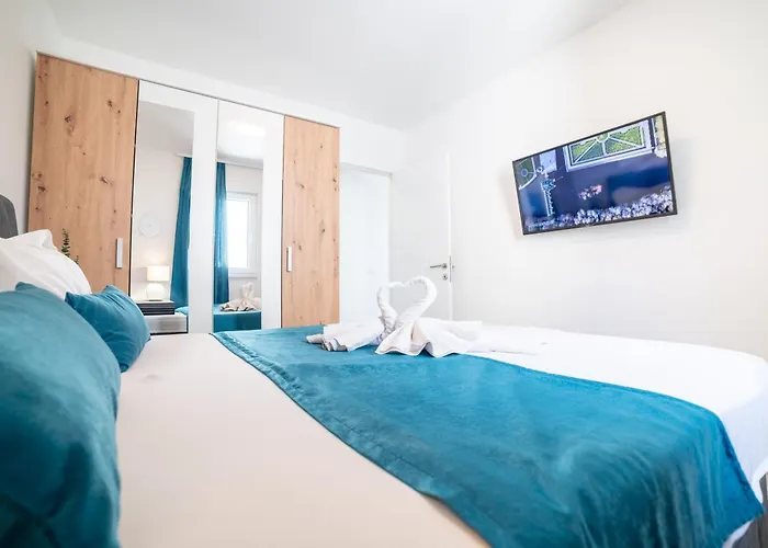 Апартаменты Blue Lagoon Sea View *