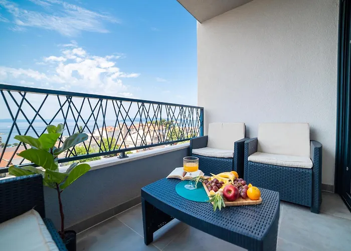 Blue Lagoon Sea View Апартаменты Макарска