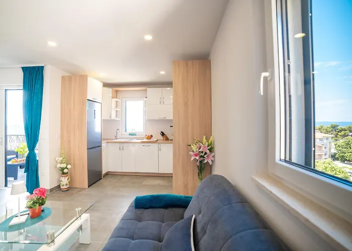 Blue Lagoon Sea View Макарска